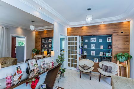 Casa à venda com 545m², 5 quartos e 3 vagas Casa à venda com 545m², 5 quartos e 3 vagasSala de estar