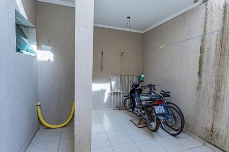 Casa à venda com 545m², 5 quartos e 3 vagas Casa à venda com 545m², 5 quartos e 3 vagasÁrea de Serviço