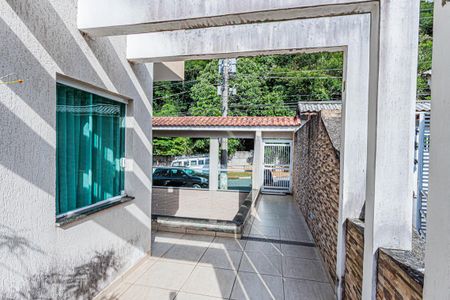 Casa à venda com 545m², 5 quartos e 3 vagas Casa à venda com 545m², 5 quartos e 3 vagasEntrada