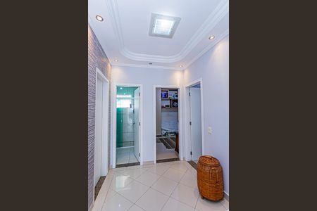 Casa à venda com 545m², 5 quartos e 3 vagas Casa à venda com 545m², 5 quartos e 3 vagasCorredor dos quartos