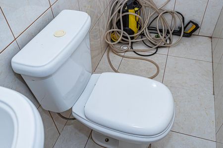 Casa à venda com 545m², 5 quartos e 3 vagas Casa à venda com 545m², 5 quartos e 3 vagasBanheiro da Garagem