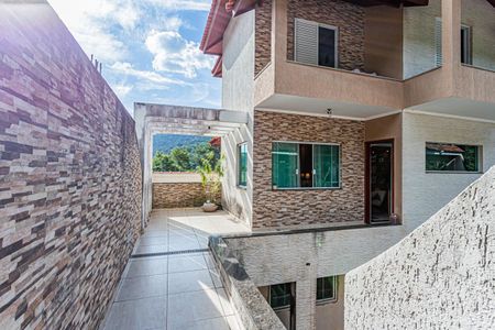 Casa à venda com 545m², 5 quartos e 3 vagas Casa à venda com 545m², 5 quartos e 3 vagasEntrada