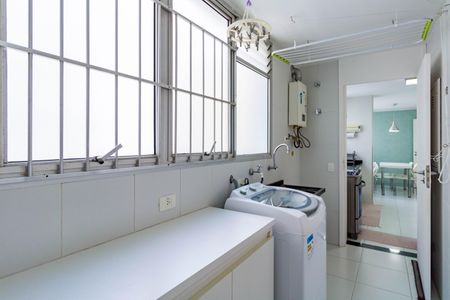 Apartamento à venda com 160m², 3 quartos e 2 vagas Apartamento à venda com 160m², 3 quartos e 2 vagasÁrea de Serviço