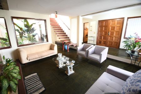 Casa à venda com 258m², 4 quartos e 2 vagasSala 1