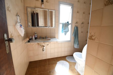 Casa à venda com 258m², 4 quartos e 2 vagasBanheiro 2