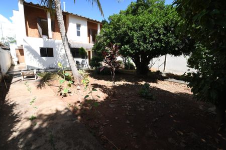 Casa à venda com 258m², 4 quartos e 2 vagasQuintal / Jardim