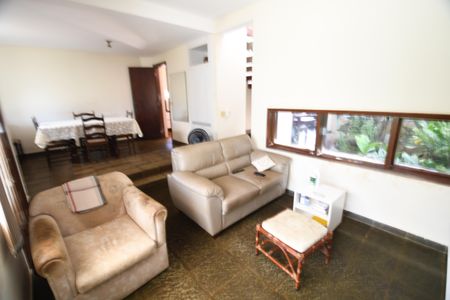 Casa à venda com 258m², 4 quartos e 2 vagasSala 2