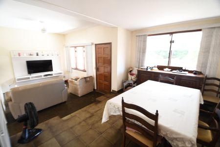 Casa à venda com 258m², 4 quartos e 2 vagasSala 2