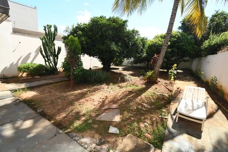 Casa à venda com 258m², 4 quartos e 2 vagasQuintal / Jardim