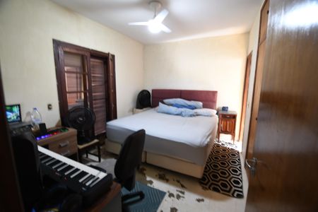 Casa à venda com 258m², 4 quartos e 2 vagasQuarto - Suíte