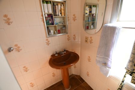 Casa à venda com 258m², 4 quartos e 2 vagasBanheiro 1