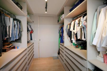Apartamento à venda com 240m², 5 quartos e 4 vagasCloset da suíte