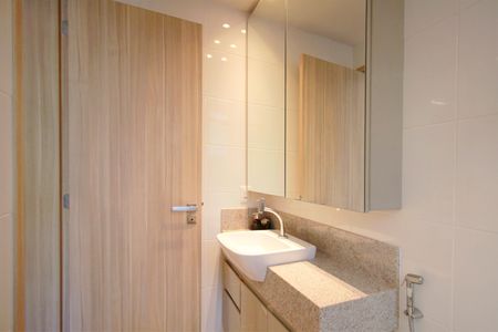 Apartamento à venda com 240m², 5 quartos e 4 vagasBanheiro da Suíte