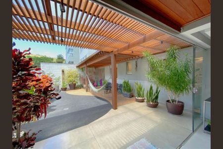 Apartamento à venda com 240m², 5 quartos e 4 vagasVaranda da Sala