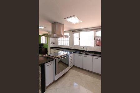 Casa à venda com 380m², 3 quartos e 6 vagas Casa à venda com 380m², 3 quartos e 6 vagasCozinha