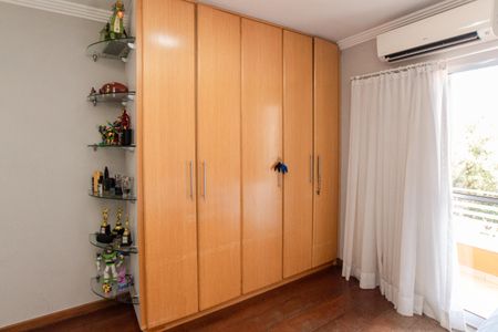 Casa à venda com 380m², 3 quartos e 6 vagas Casa à venda com 380m², 3 quartos e 6 vagasSuíte 3