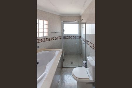 Casa à venda com 380m², 3 quartos e 6 vagas Casa à venda com 380m², 3 quartos e 6 vagasBanheiro da Suíte 2