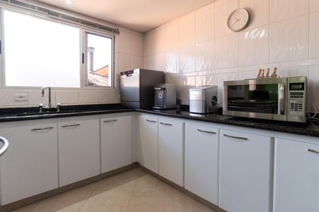 Casa à venda com 380m², 3 quartos e 6 vagas Casa à venda com 380m², 3 quartos e 6 vagasCozinha