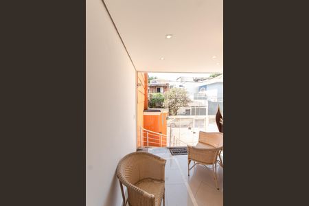 Casa à venda com 380m², 3 quartos e 6 vagas Casa à venda com 380m², 3 quartos e 6 vagasEntrada