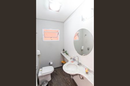 Casa à venda com 380m², 3 quartos e 6 vagas Casa à venda com 380m², 3 quartos e 6 vagasSala de Estar - Lavabo