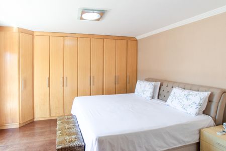 Casa à venda com 380m², 3 quartos e 6 vagas Casa à venda com 380m², 3 quartos e 6 vagasSuíte 2