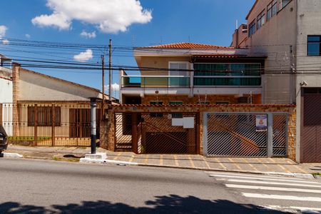 Casa à venda com 235m², 3 quartos e 4 vagas Casa à venda com 235m², 3 quartos e 4 vagasFachada