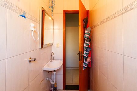 Casa à venda com 235m², 3 quartos e 4 vagas Casa à venda com 235m², 3 quartos e 4 vagasLavabo