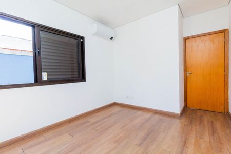 Casa à venda com 165m², 4 quartos e 2 vagasQuarto suíte 1