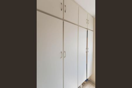 Apartamento à venda com 173m², 3 quartos e 2 vagas Apartamento à venda com 173m², 3 quartos e 2 vagasQuarto de Serviço