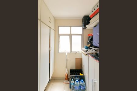 Apartamento à venda com 173m², 3 quartos e 2 vagas Apartamento à venda com 173m², 3 quartos e 2 vagasQuarto de Serviço