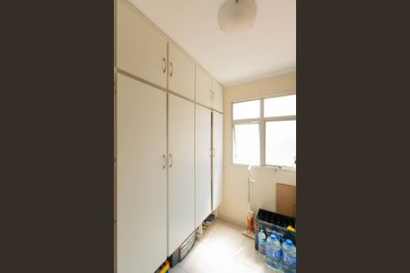 Apartamento à venda com 173m², 3 quartos e 2 vagas Apartamento à venda com 173m², 3 quartos e 2 vagasQuarto de Serviço