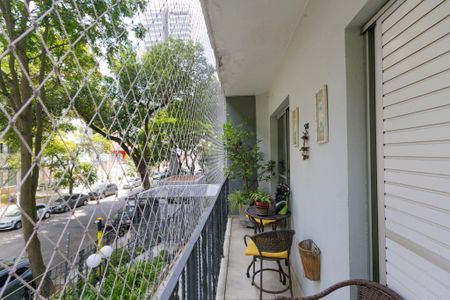 Apartamento à venda com 173m², 3 quartos e 2 vagas Apartamento à venda com 173m², 3 quartos e 2 vagasVaranda