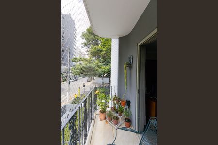 Apartamento à venda com 173m², 3 quartos e 2 vagas Apartamento à venda com 173m², 3 quartos e 2 vagasVaranda