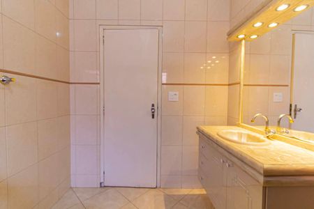 Casa à venda com 224m², 3 quartos e 3 vagas Casa à venda com 224m², 3 quartos e 3 vagasBanheiro