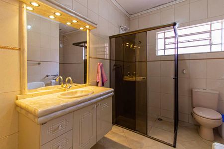 Casa à venda com 224m², 3 quartos e 3 vagas Casa à venda com 224m², 3 quartos e 3 vagasBanheiro