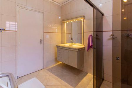 Casa à venda com 224m², 3 quartos e 3 vagas Casa à venda com 224m², 3 quartos e 3 vagasBanheiro