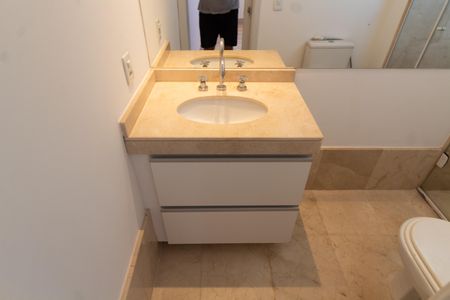 Apartamento à venda com 210m², 3 quartos e 4 vagas Apartamento à venda com 210m², 3 quartos e 4 vagasBANHEIRO DA SUITE