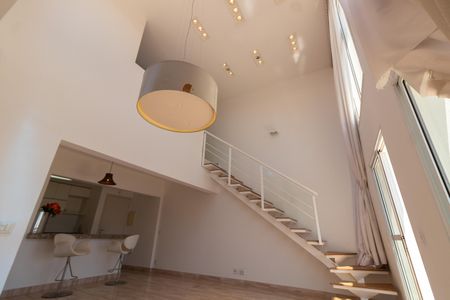 Apartamento à venda com 210m², 3 quartos e 4 vagas Apartamento à venda com 210m², 3 quartos e 4 vagasESCADAS ACESSO COBERTURA