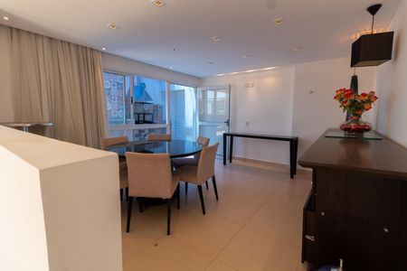 Apartamento à venda com 210m², 3 quartos e 4 vagas Apartamento à venda com 210m², 3 quartos e 4 vagasHALL COBERTURA