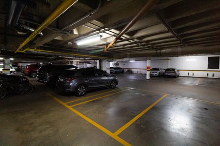 Apartamento à venda com 210m², 3 quartos e 4 vagas Apartamento à venda com 210m², 3 quartos e 4 vagasESTACIONAMENTO COBERTO