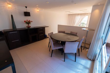 Apartamento à venda com 210m², 3 quartos e 4 vagas Apartamento à venda com 210m², 3 quartos e 4 vagasHALL COBERTURA