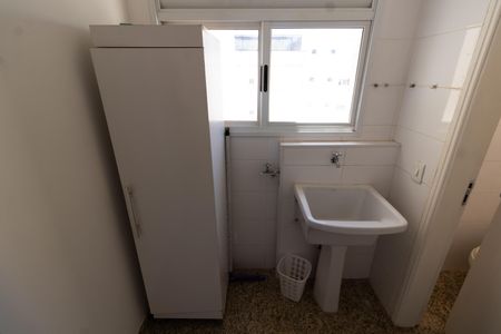 Apartamento à venda com 210m², 3 quartos e 4 vagas Apartamento à venda com 210m², 3 quartos e 4 vagasÁREA DE SERVIÇO