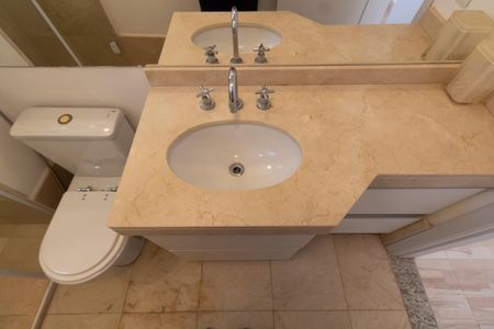 Apartamento à venda com 210m², 3 quartos e 4 vagas Apartamento à venda com 210m², 3 quartos e 4 vagasBANHEIRO SOCIAL