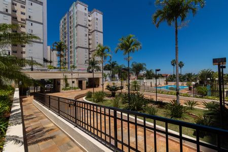 Apartamento à venda com 210m², 3 quartos e 4 vagas Apartamento à venda com 210m², 3 quartos e 4 vagasÁREA COMUM - VISTA PISCINA E ENTRADA