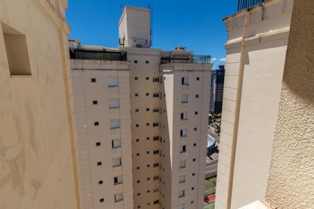 Apartamento à venda com 210m², 3 quartos e 4 vagas Apartamento à venda com 210m², 3 quartos e 4 vagasVISTA DA ÁREA DE SERVIÇO