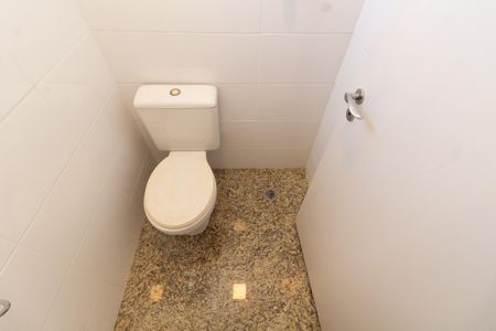 Apartamento à venda com 210m², 3 quartos e 4 vagas Apartamento à venda com 210m², 3 quartos e 4 vagasBANHEIRO DE SERVIÇO