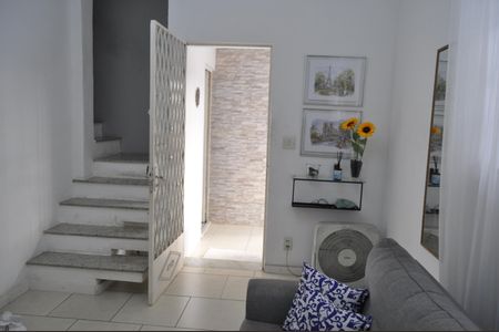 Casa de condomínio à venda com 200m², 5 quartos e 1 vagaSala