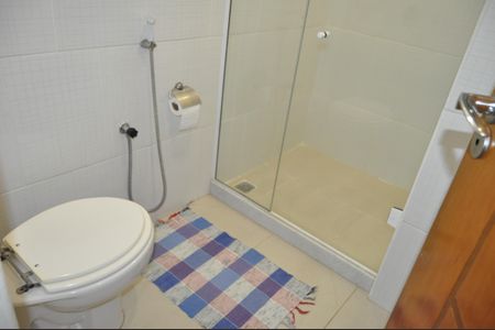 Casa de condomínio à venda com 200m², 5 quartos e 1 vagaBanheiro 2