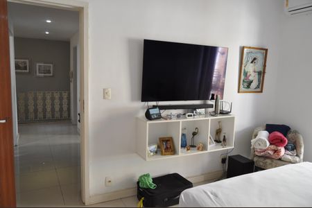 Casa de condomínio à venda com 200m², 5 quartos e 1 vagaSuíte