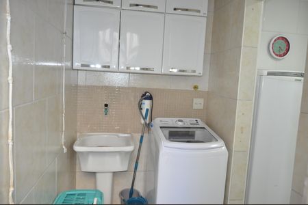 Casa de condomínio à venda com 200m², 5 quartos e 1 vagaLavanderia